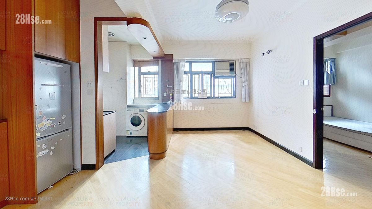 living room: Yue King Building Sell 2 Bedrooms , 1 Bathroom 580 ft²