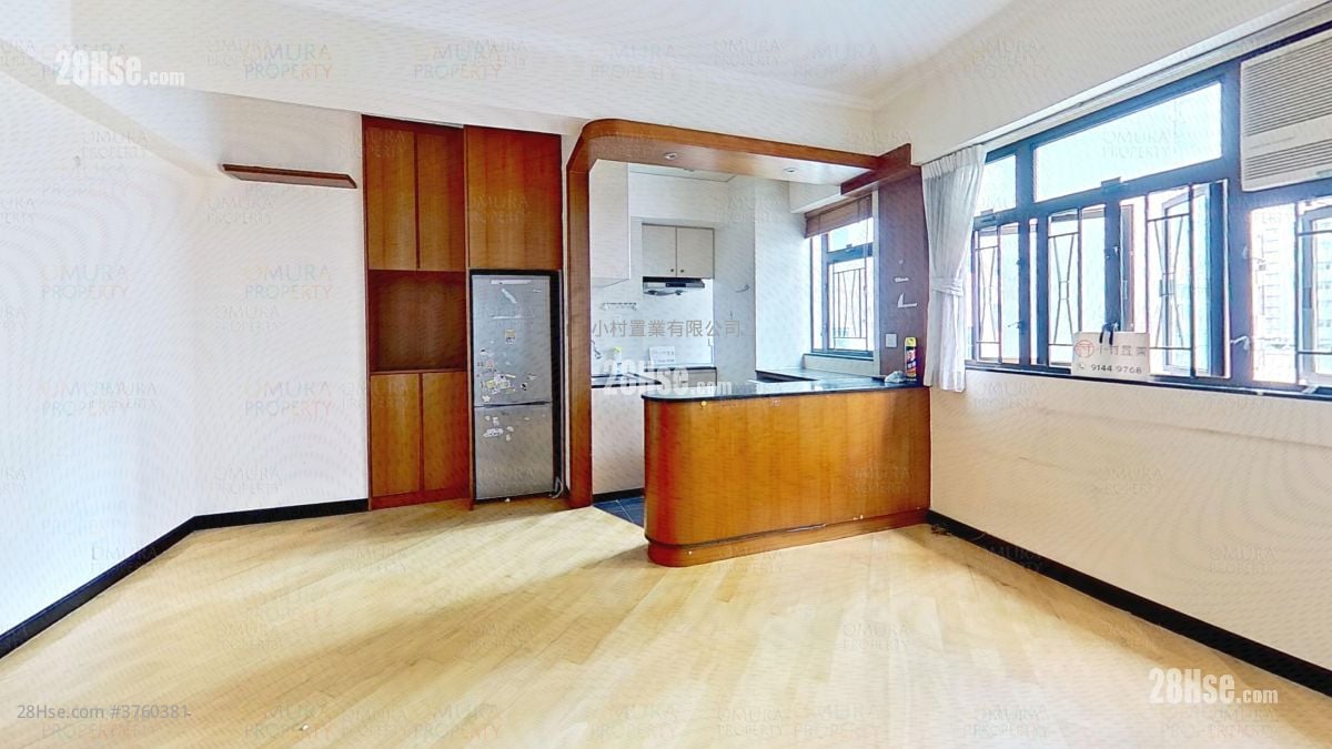 living room: Yue King Building Sell 2 Bedrooms , 1 Bathroom 580 ft²