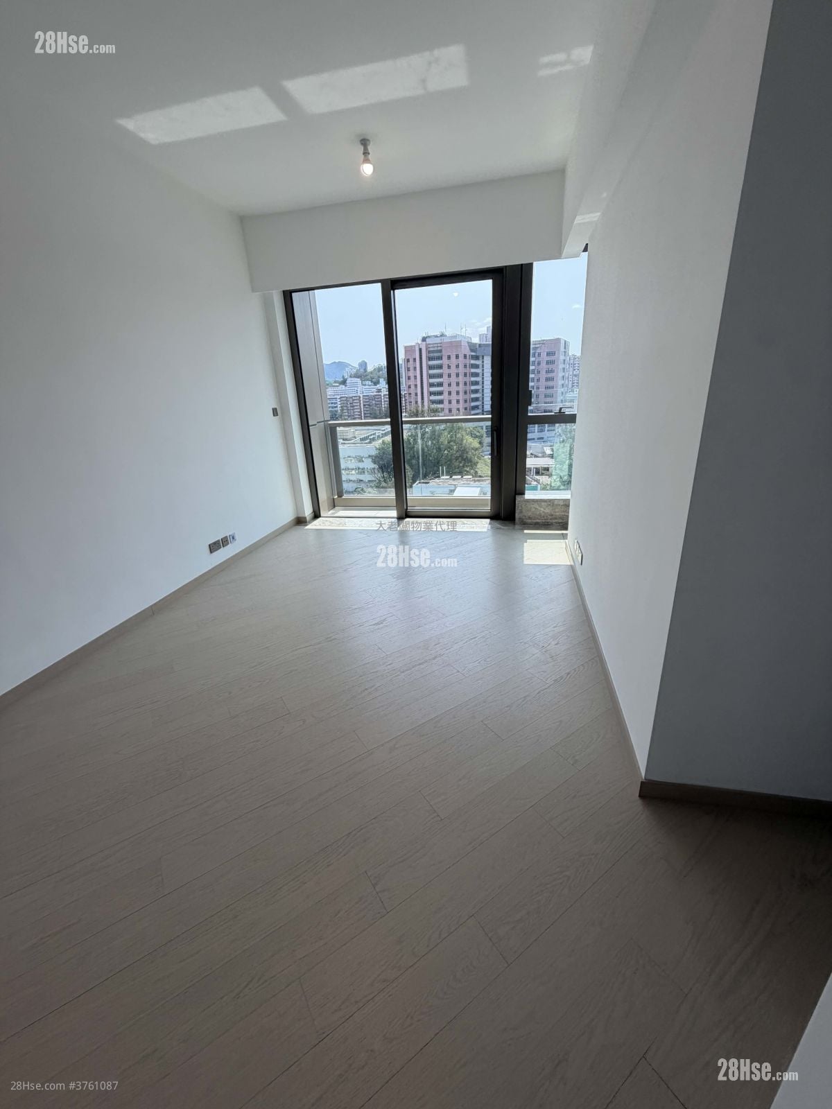 名钻 售盘 3 房 , 2 浴室 819 平方尺