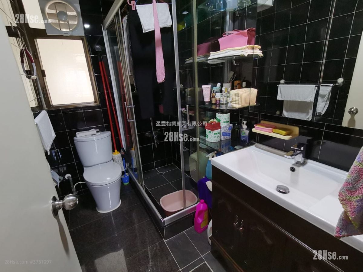 浴室: 伊利莎伯大厦 售盘 2 房 , 1 浴室 612 平方尺