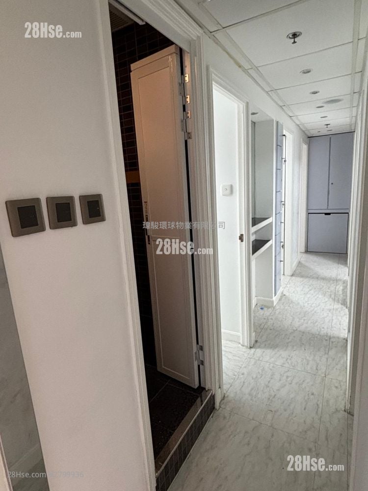 Hollywood Plaza Rental