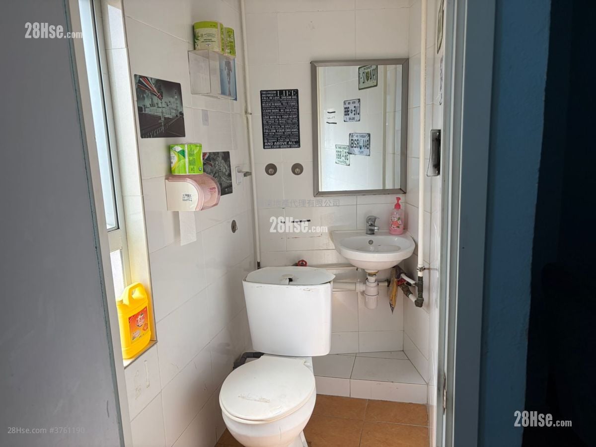 Kwun Tong Industrial Centre Rental Studio , 1 Toilet