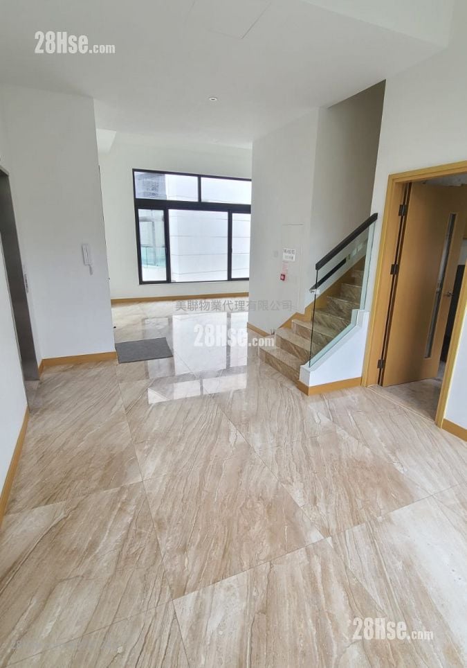 Manor Parc Sell 4 Bedrooms , 5+ Bathrooms 1,805 ft²