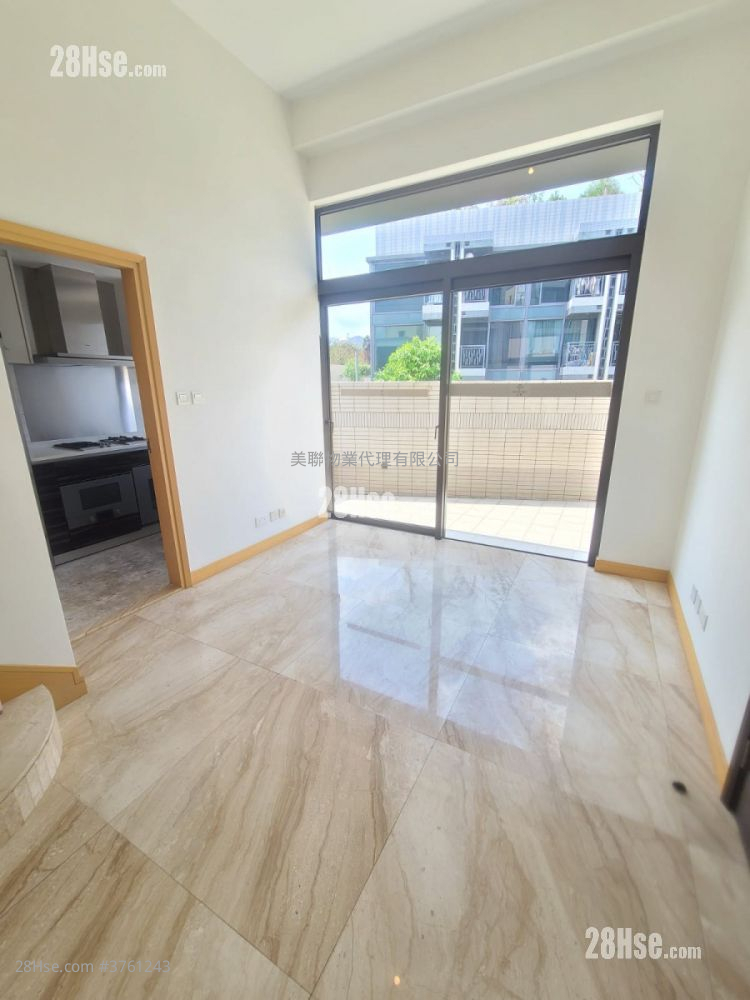 Manor Parc Sell 4 Bedrooms , 5+ Bathrooms 1,805 ft²