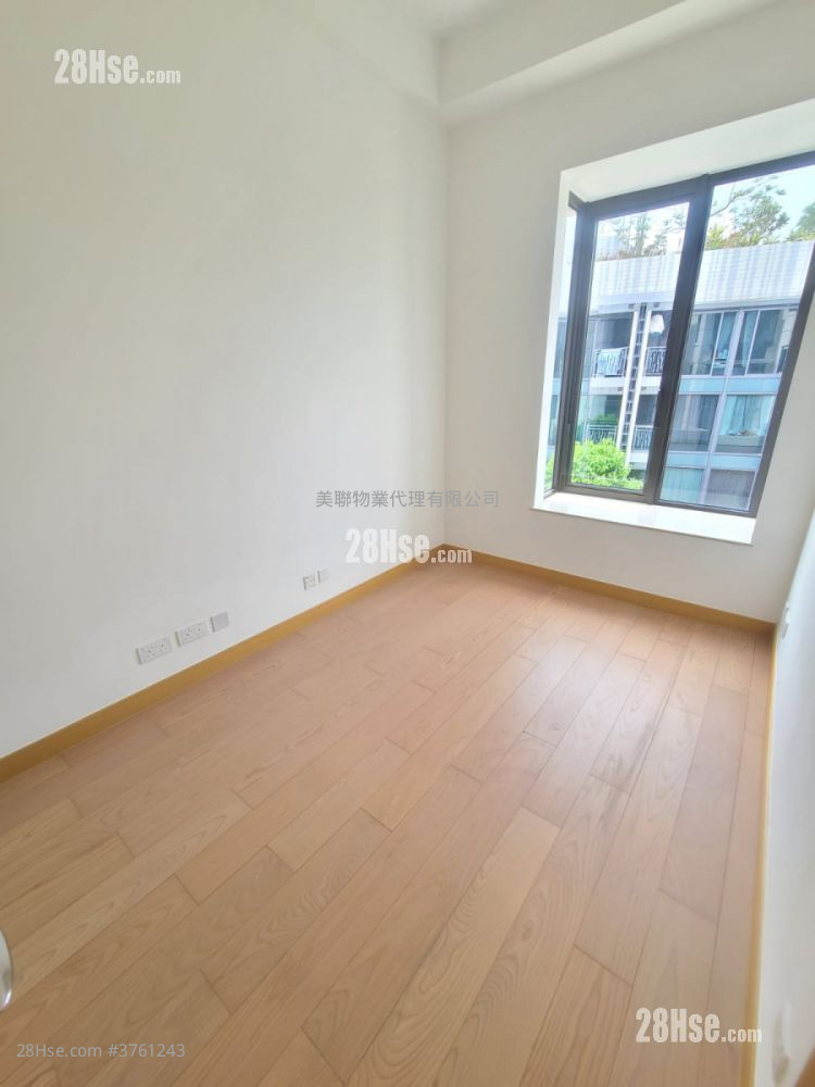 Manor Parc Sell 4 Bedrooms , 5+ Bathrooms 1,805 ft²