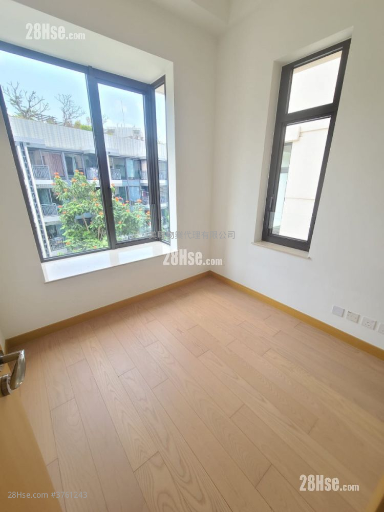 Manor Parc Sell 4 Bedrooms , 5+ Bathrooms 1,805 ft²