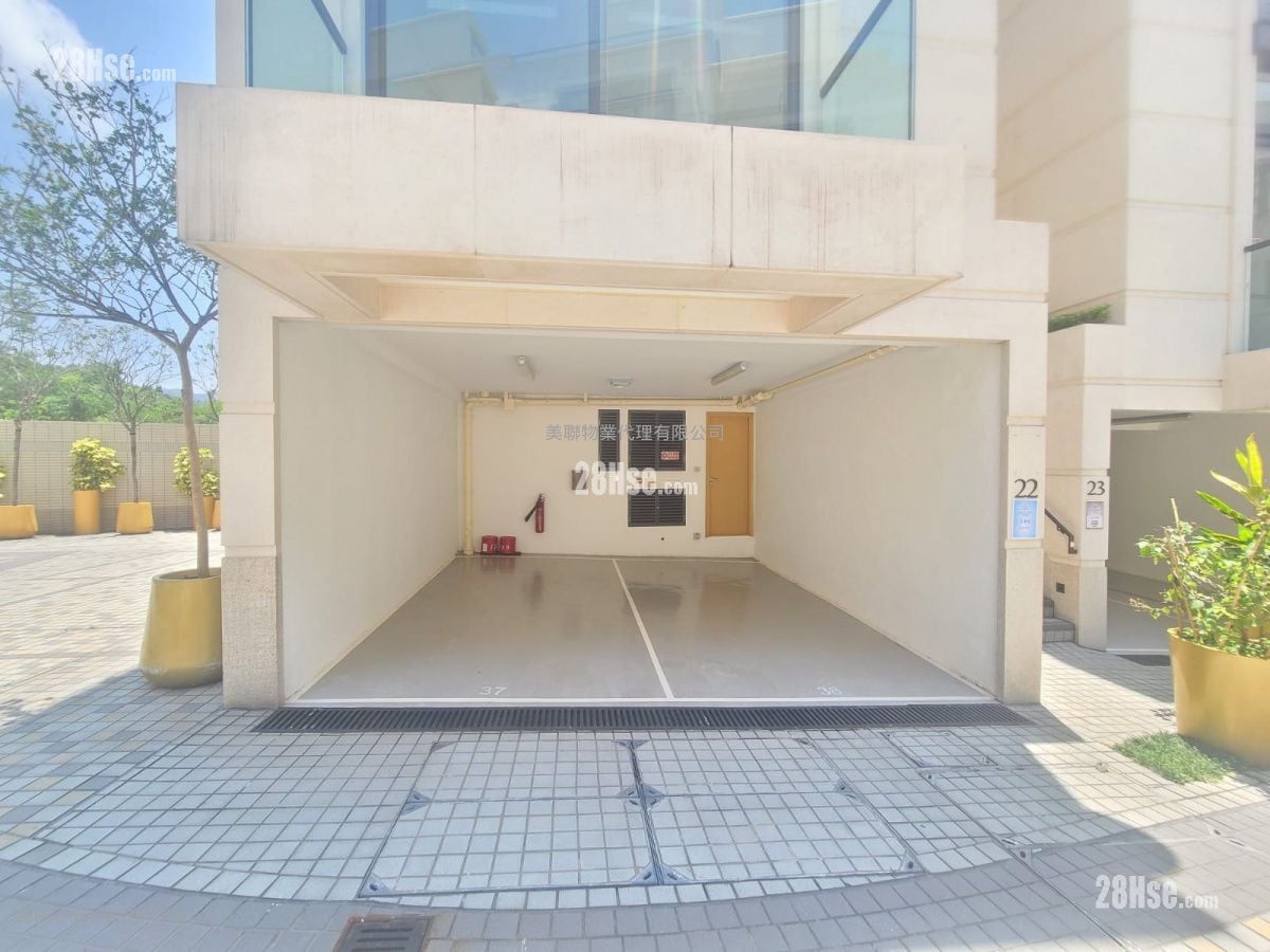 Manor Parc Sell 4 Bedrooms , 5+ Bathrooms 1,805 ft²