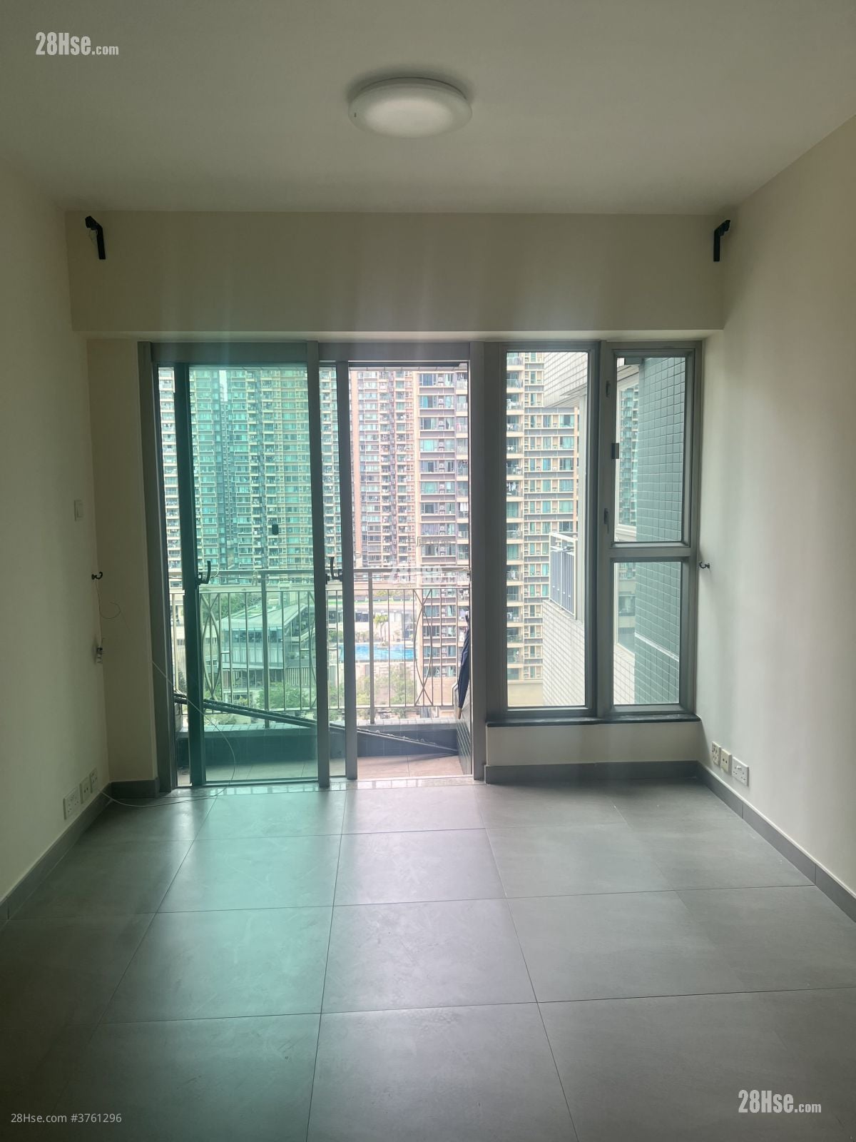 Yoho Town Sell 2 Bedrooms 463 ft²