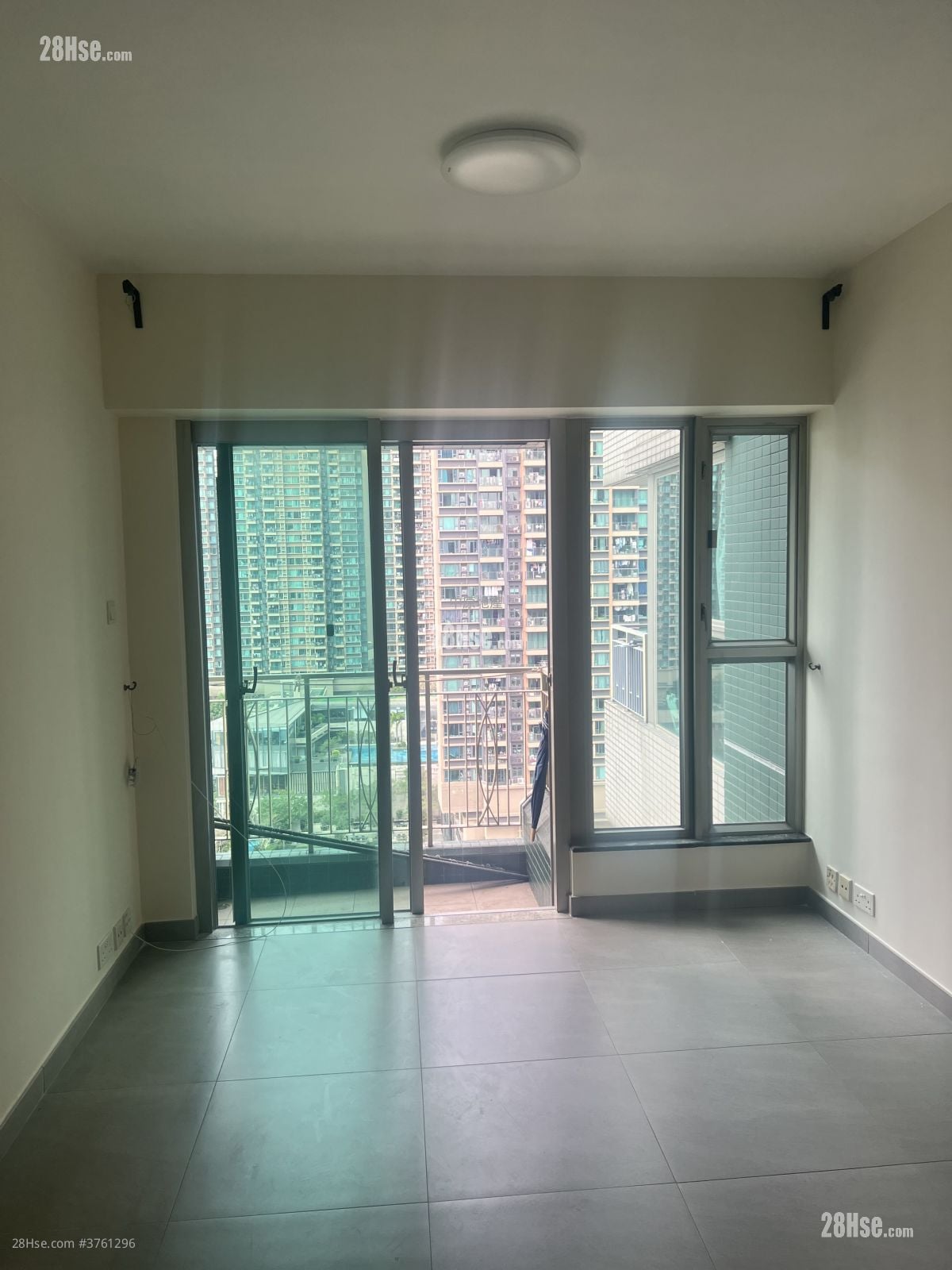 Yoho Town Sell 2 Bedrooms 463 ft²