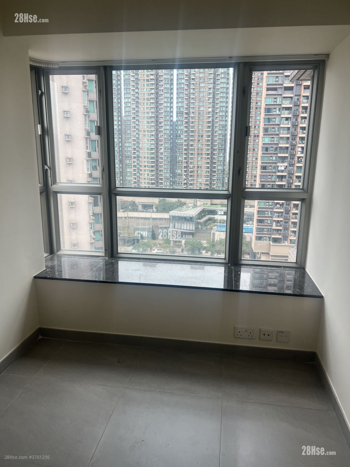 Yoho Town Sell 2 Bedrooms 463 ft²