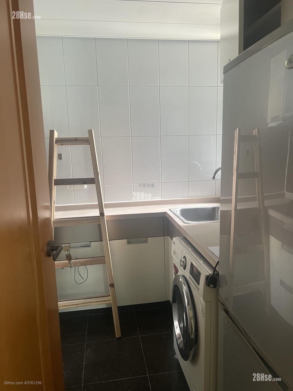 Yoho Town Sell 2 Bedrooms 463 ft²