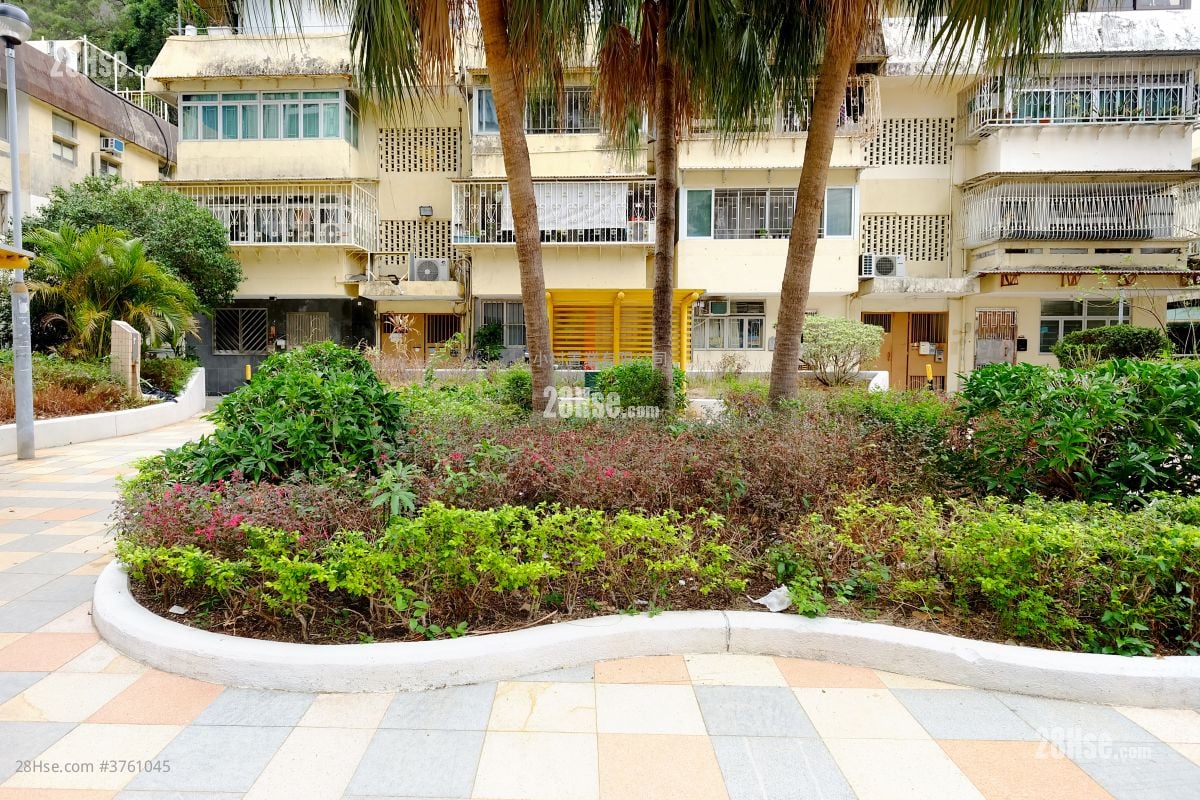 other: Yau Ma Hom Village Sell 3 Bedrooms , 2 Bathrooms 605 ft²