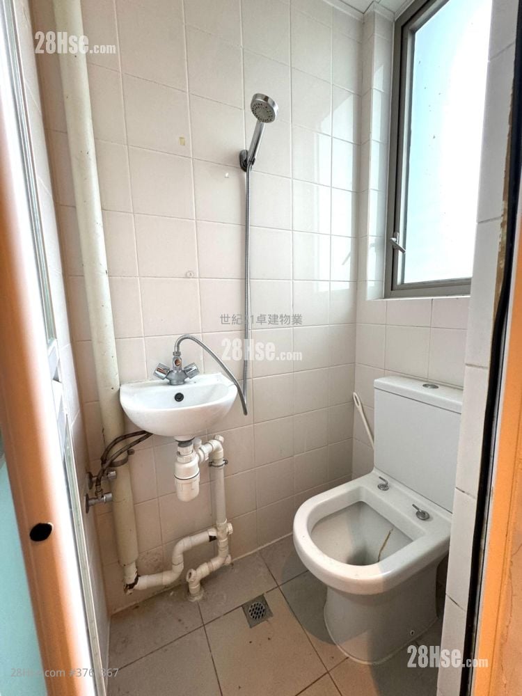 御金国峯 售盘 4 房 , 3 浴室 1,139 平方尺