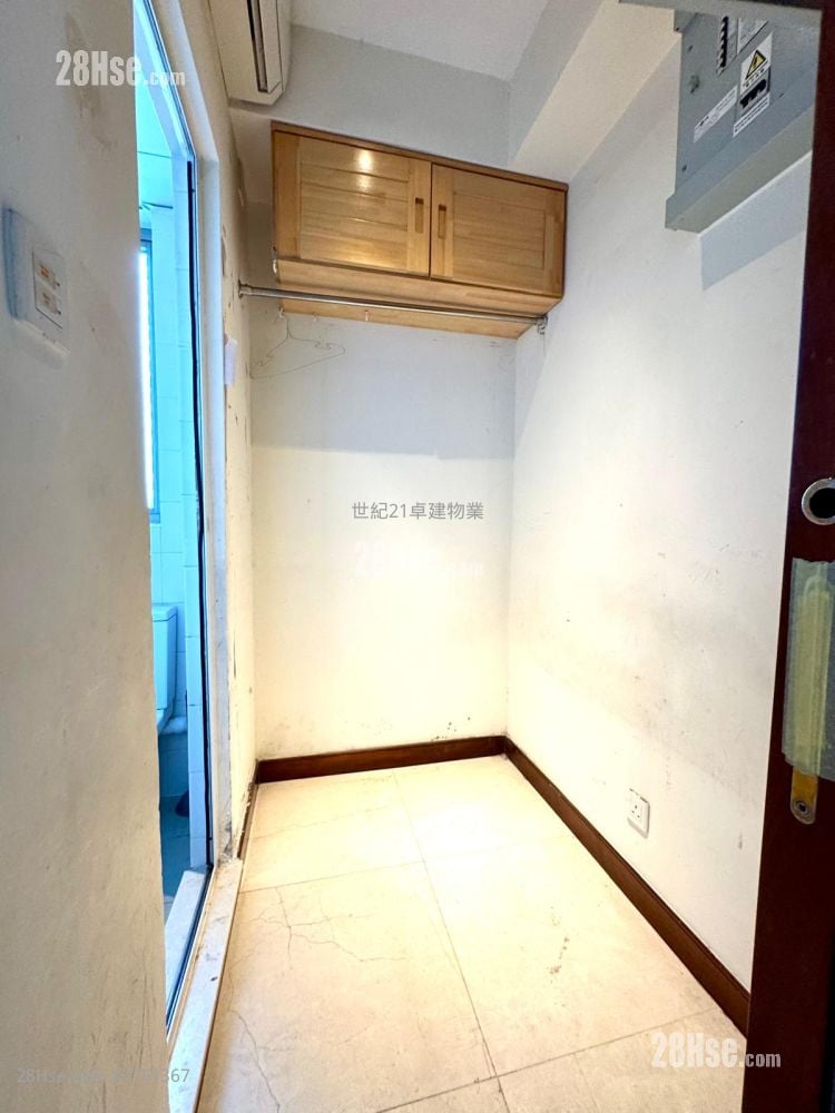 御金国峯 售盘 4 房 , 3 浴室 1,139 平方尺