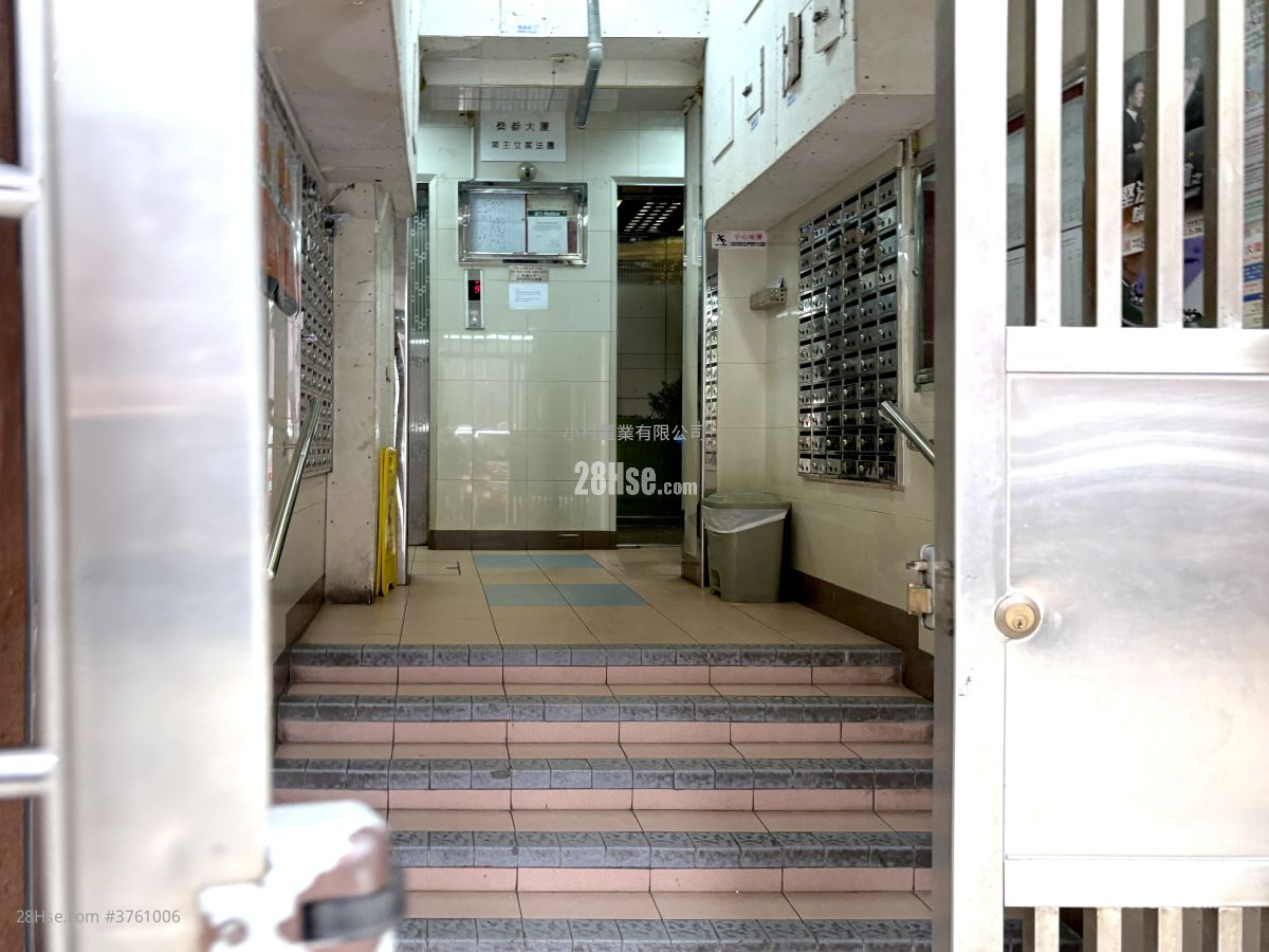 main door: Kwai Dao Building Sell 5+ Bedrooms , 5+ Bathrooms 283 ft²