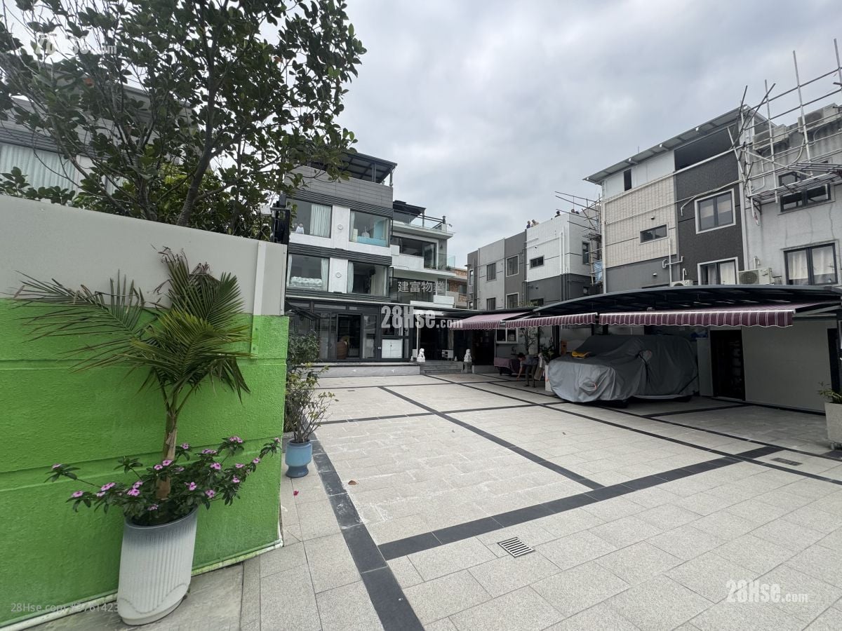 Village Sell 5+ Bedrooms , 4 Bathrooms 2,100 ft²