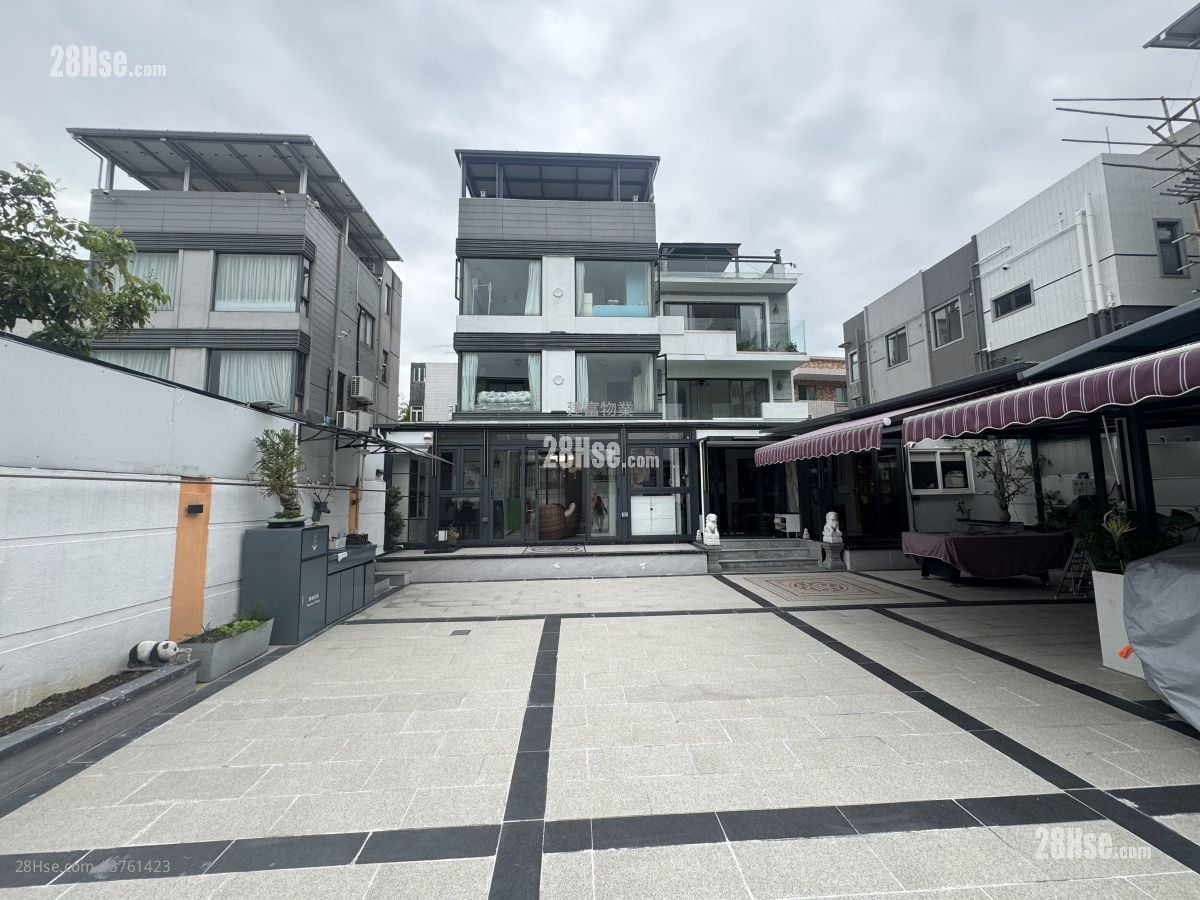 Village Sell 5+ Bedrooms , 4 Bathrooms 2,100 ft²