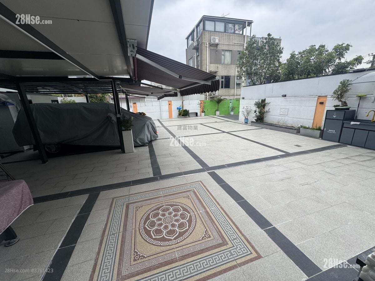 Village Sell 5+ Bedrooms , 4 Bathrooms 2,100 ft²