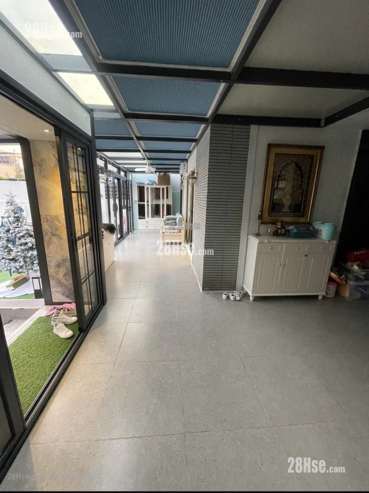 Village Sell 5+ Bedrooms , 4 Bathrooms 2,100 ft²