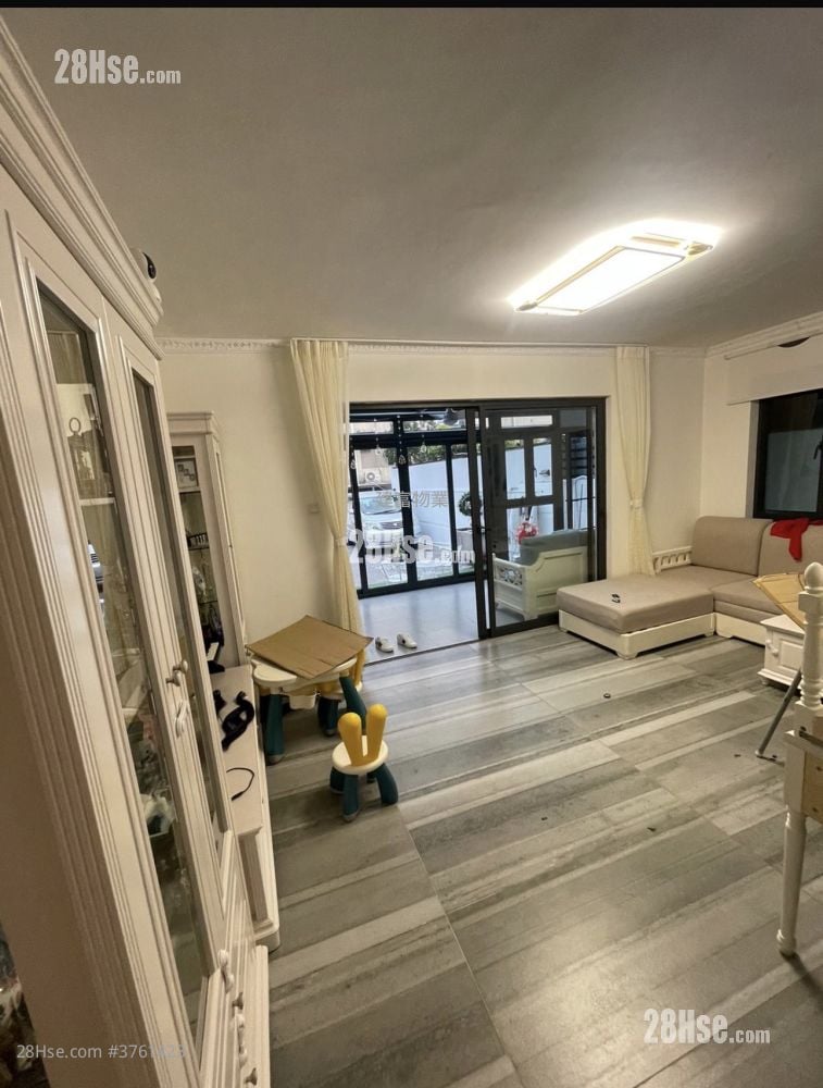 Village Sell 5+ Bedrooms , 4 Bathrooms 2,100 ft²