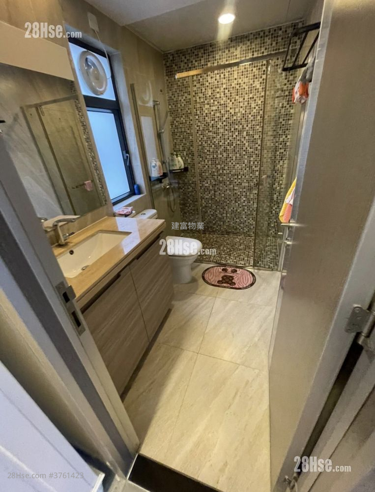 Village Sell 5+ Bedrooms , 4 Bathrooms 2,100 ft²