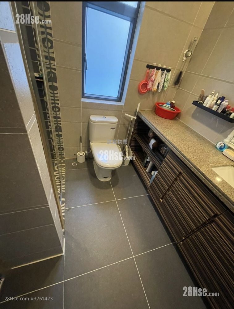 Village Sell 5+ Bedrooms , 4 Bathrooms 2,100 ft²