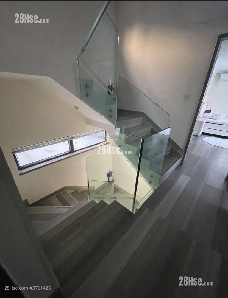 Village Sell 5+ Bedrooms , 4 Bathrooms 2,100 ft²