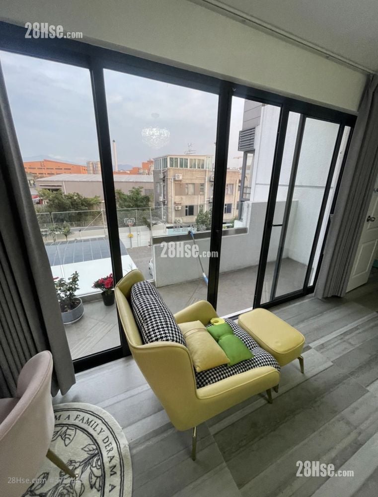 Village Sell 5+ Bedrooms , 4 Bathrooms 2,100 ft²