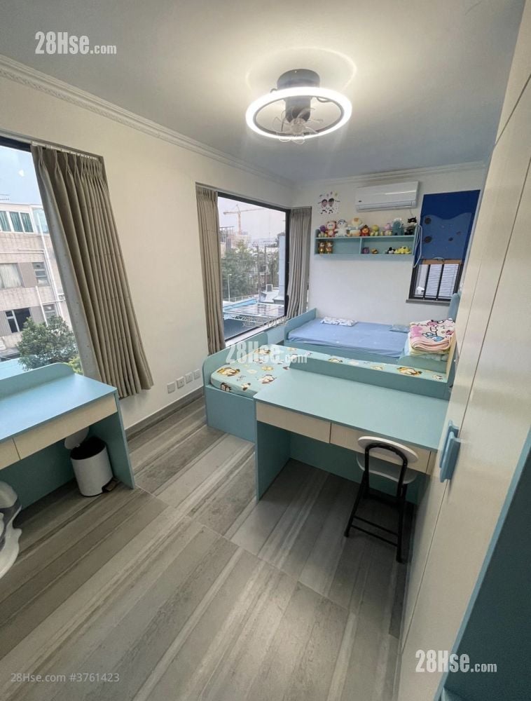 Village Sell 5+ Bedrooms , 4 Bathrooms 2,100 ft²