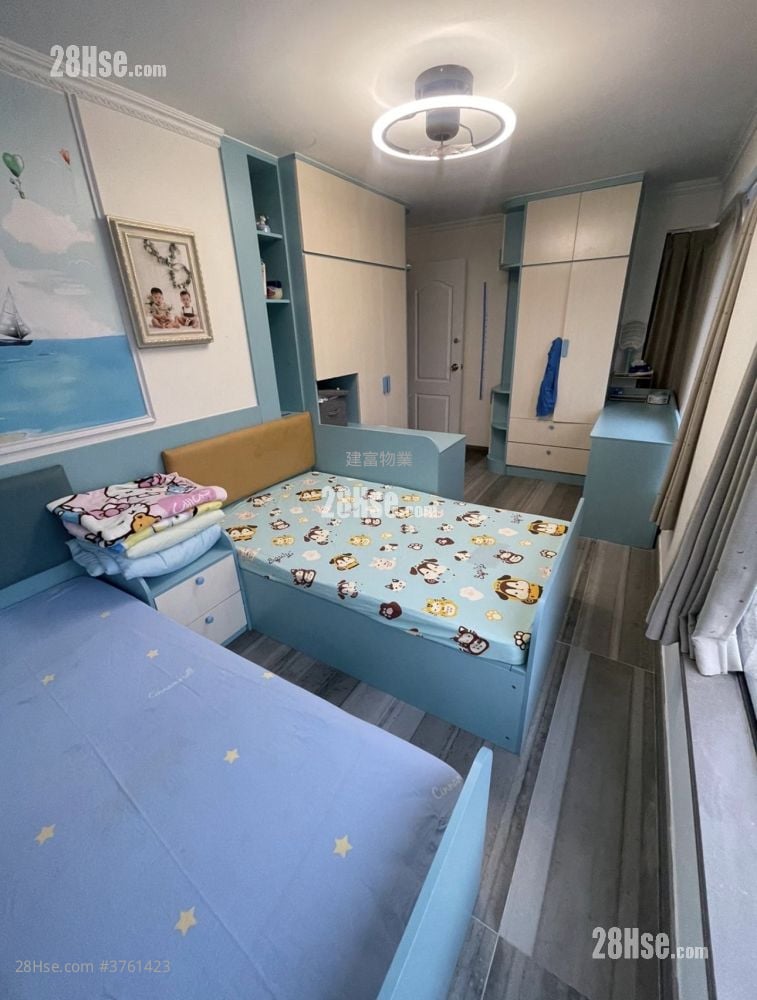 Village Sell 5+ Bedrooms , 4 Bathrooms 2,100 ft²