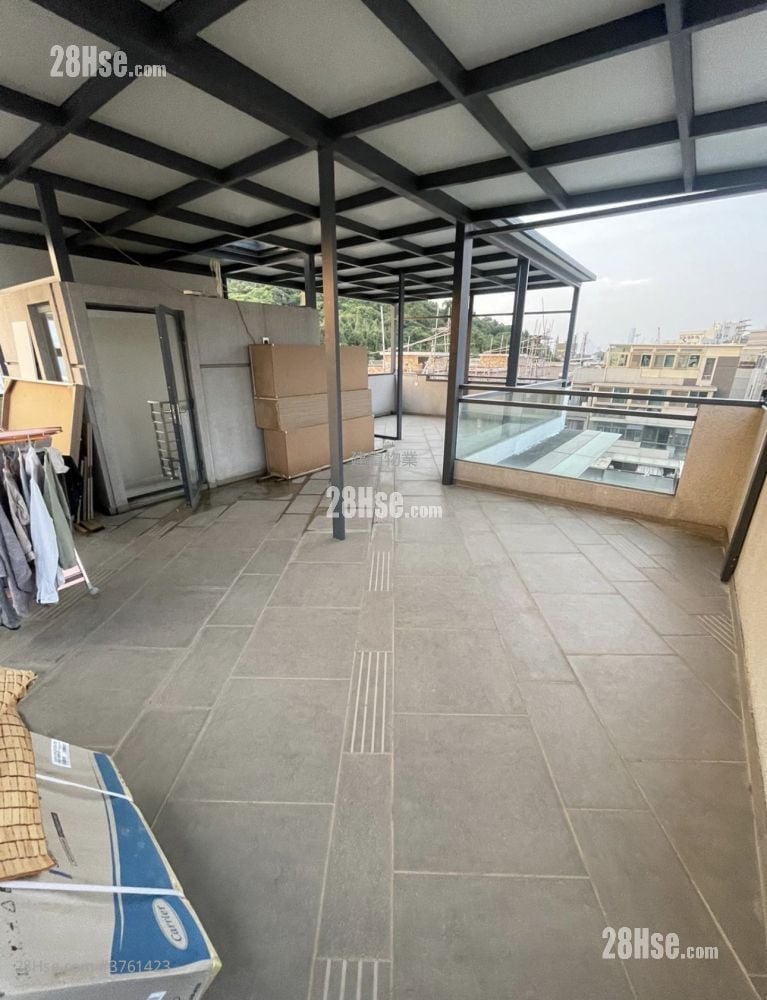 Village Sell 5+ Bedrooms , 4 Bathrooms 2,100 ft²