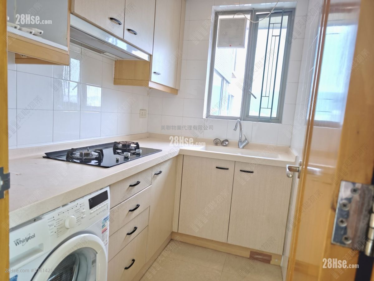 The Bloomsville Sell 3 Bedrooms , 2 Bathrooms 704 ft²