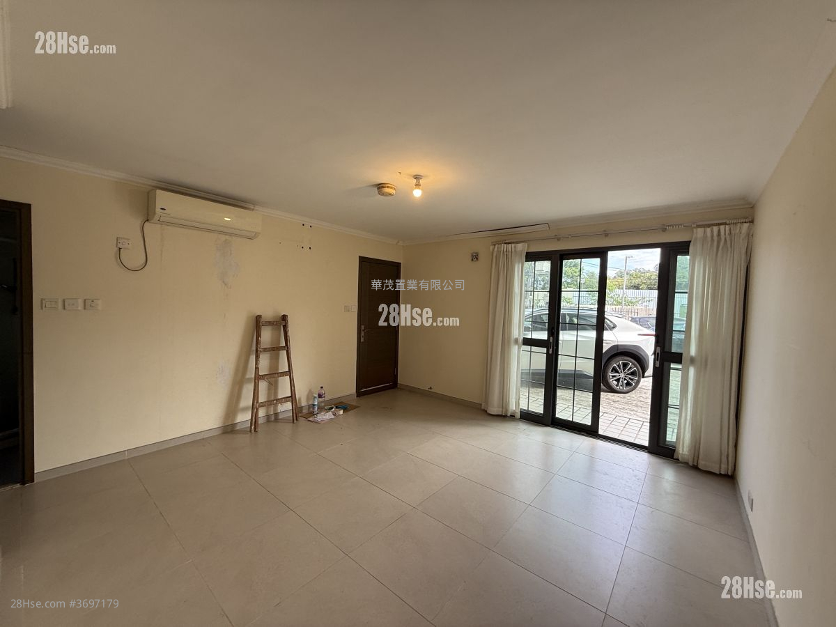 Village Rental 3 Bedrooms , 1 Bathroom 630 ft²