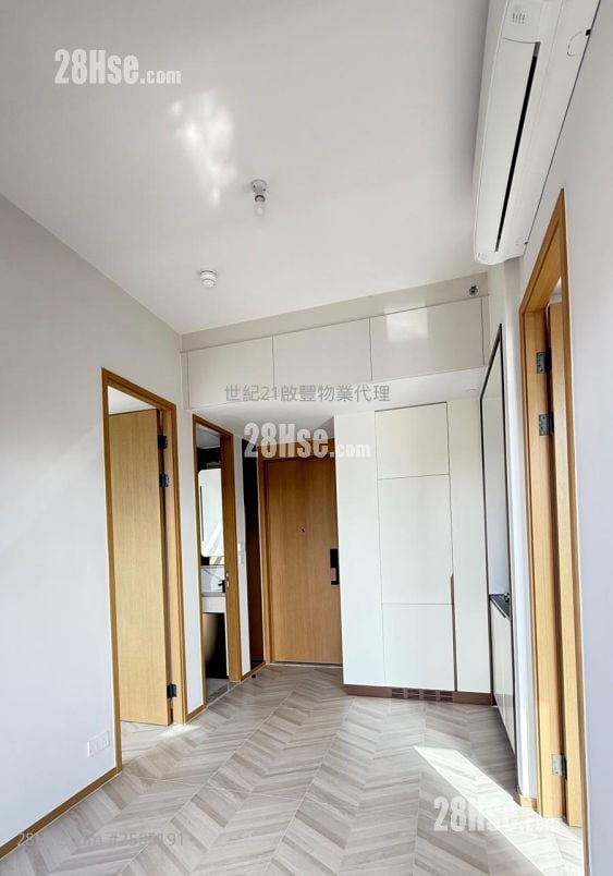 Eight Southpark Rental 2 Bedrooms , 1 Bathroom 342 ft²