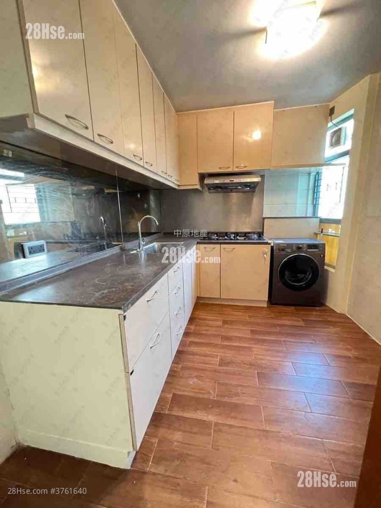 Seaview Crescent Sell 3 Bedrooms , 3 Bathrooms 855 ft²