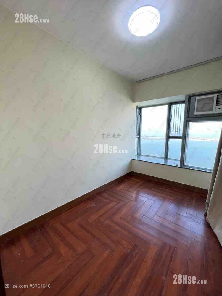 Seaview Crescent Sell 3 Bedrooms , 3 Bathrooms 855 ft²