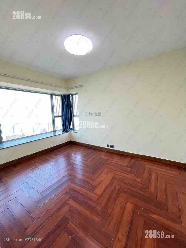 Seaview Crescent Sell 3 Bedrooms , 3 Bathrooms 855 ft²