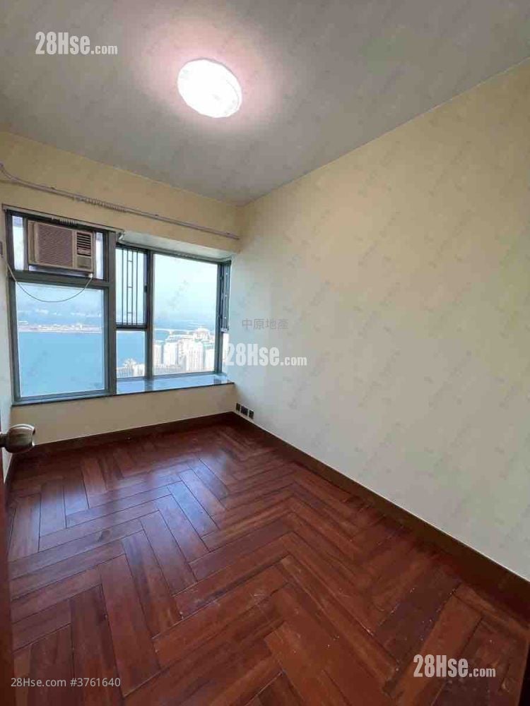 Seaview Crescent Sell 3 Bedrooms , 3 Bathrooms 855 ft²