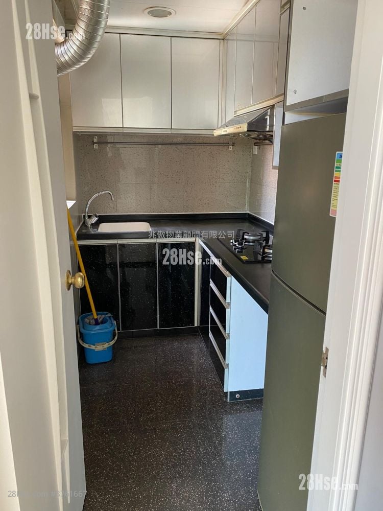 Galaxia Rental 3 Bedrooms , 1 Bathroom 517 ft²