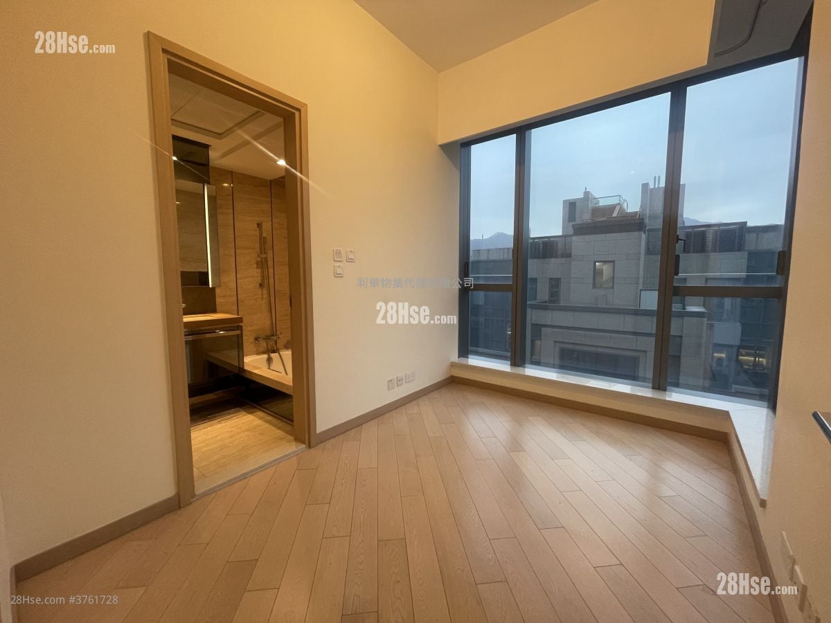 Riva Rental 3 Bedrooms , 2 Bathrooms 649 ft²