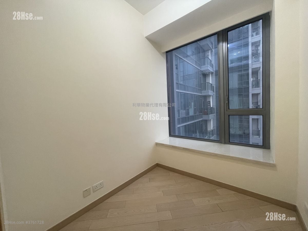 Riva Rental 3 Bedrooms , 2 Bathrooms 649 ft²