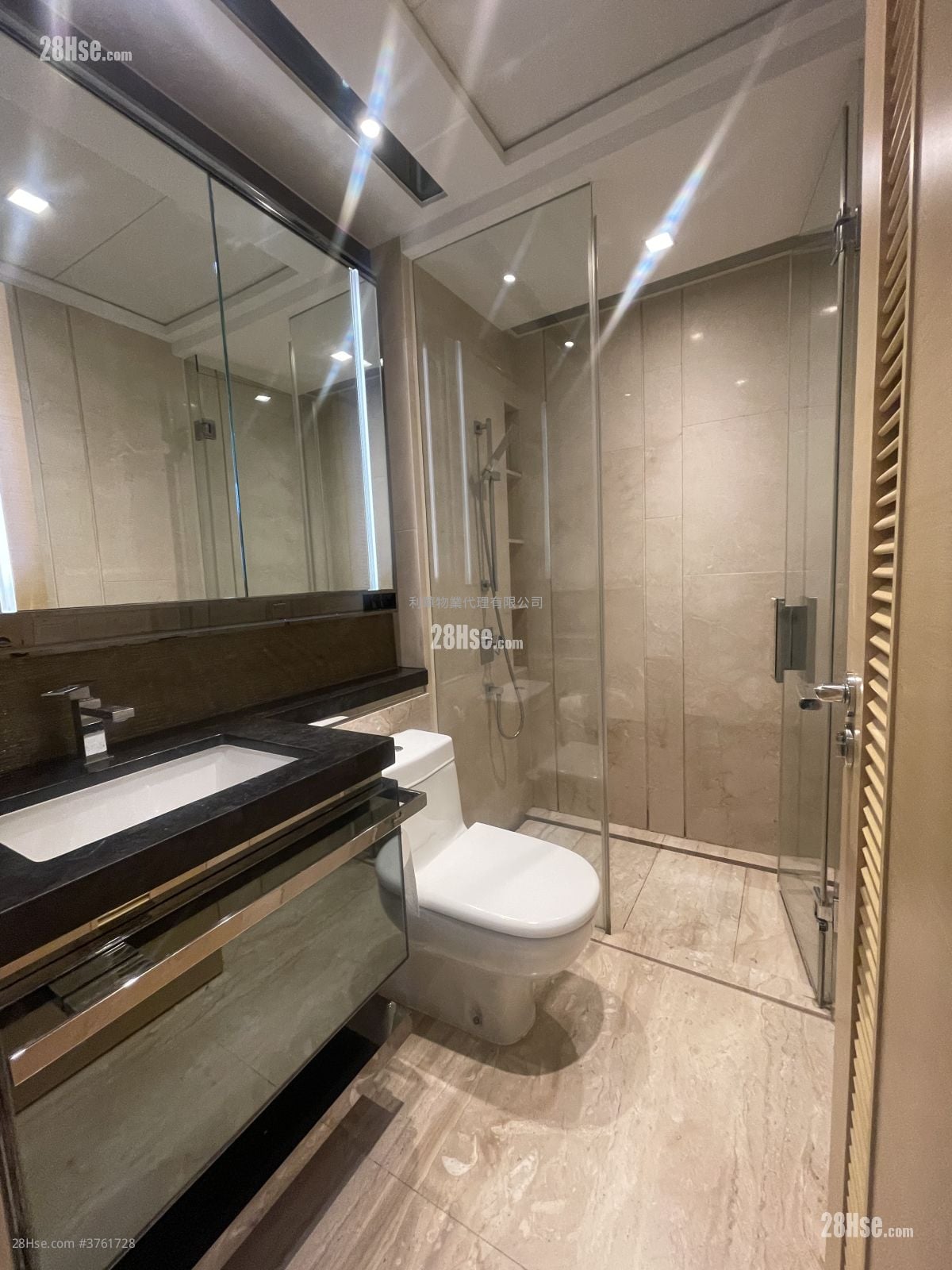 Riva Rental 3 Bedrooms , 2 Bathrooms 649 ft²