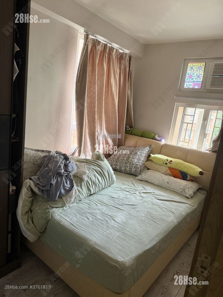 Siu Hong Court Sell 3 Bedrooms 534 ft²