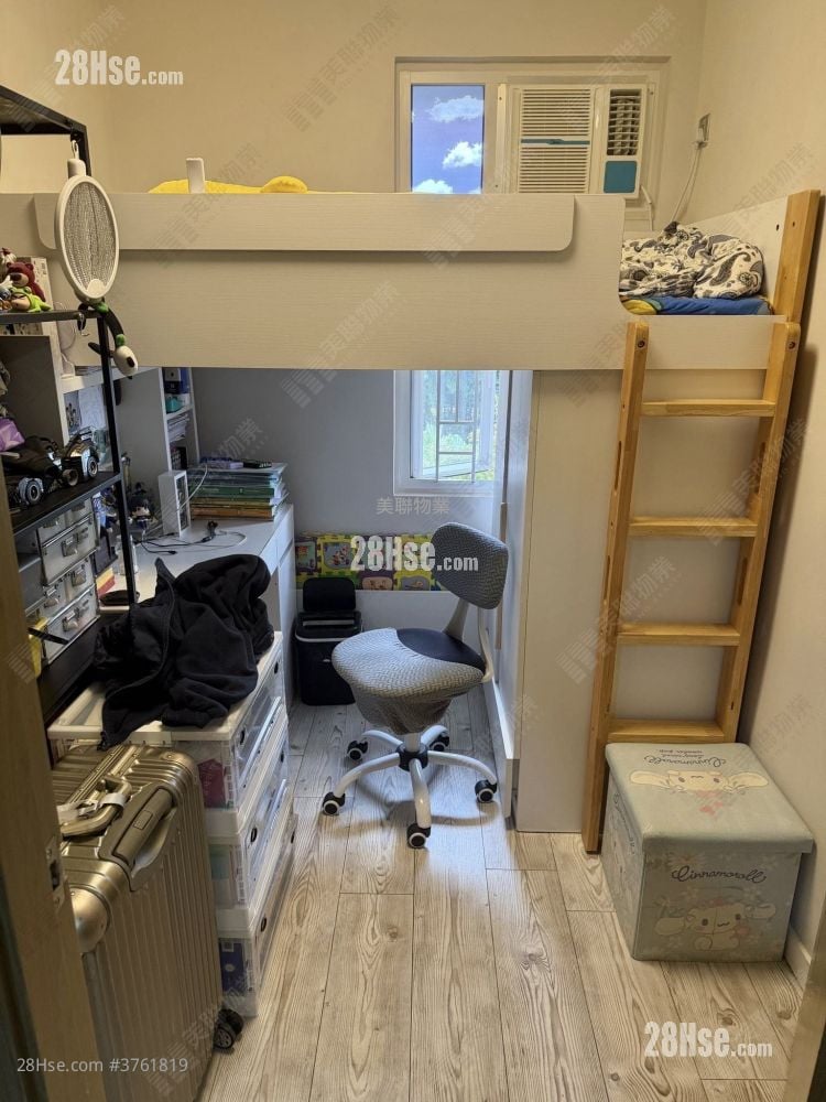 Siu Hong Court Sell 3 Bedrooms 534 ft²