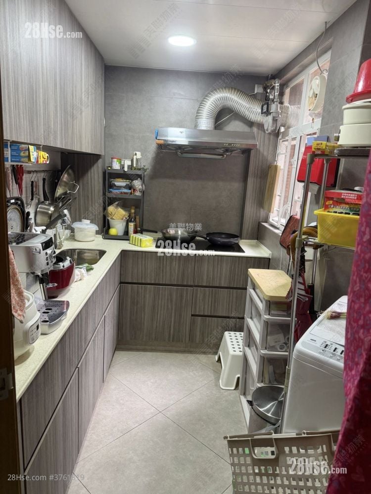Siu Hong Court Sell 3 Bedrooms 534 ft²