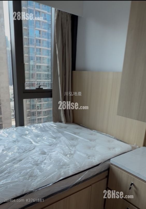 Bright Moon Rental 2 Bedrooms , 1 Bathroom 404 ft²