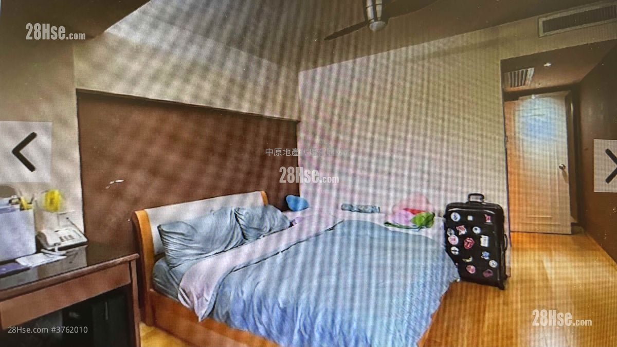 Sunderland Estate Sell 4 Bedrooms 2,209 ft²