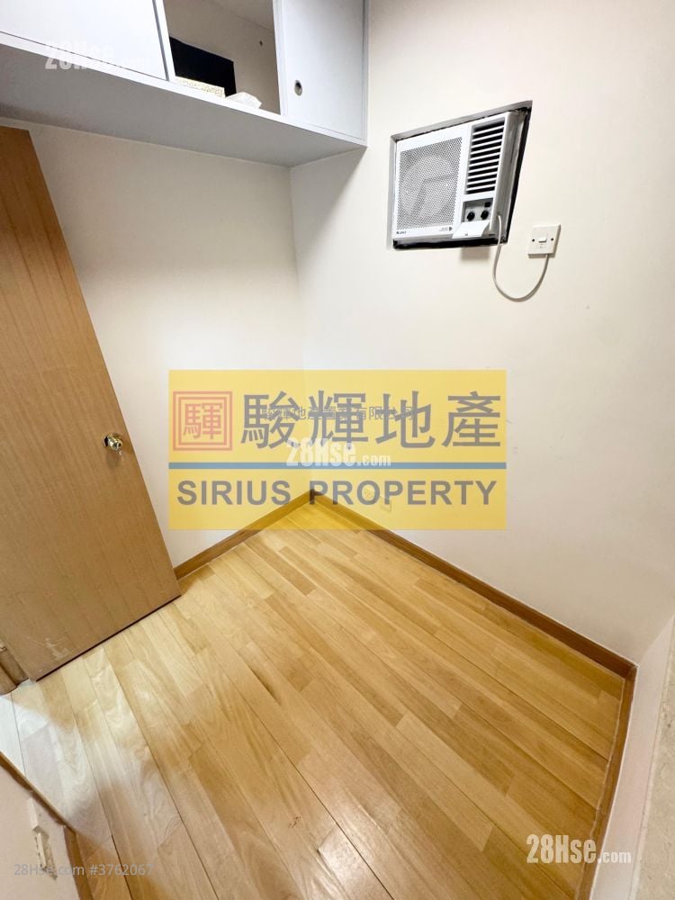 Legend Court Sell 2 Bedrooms , 1 Bathroom 307 ft²