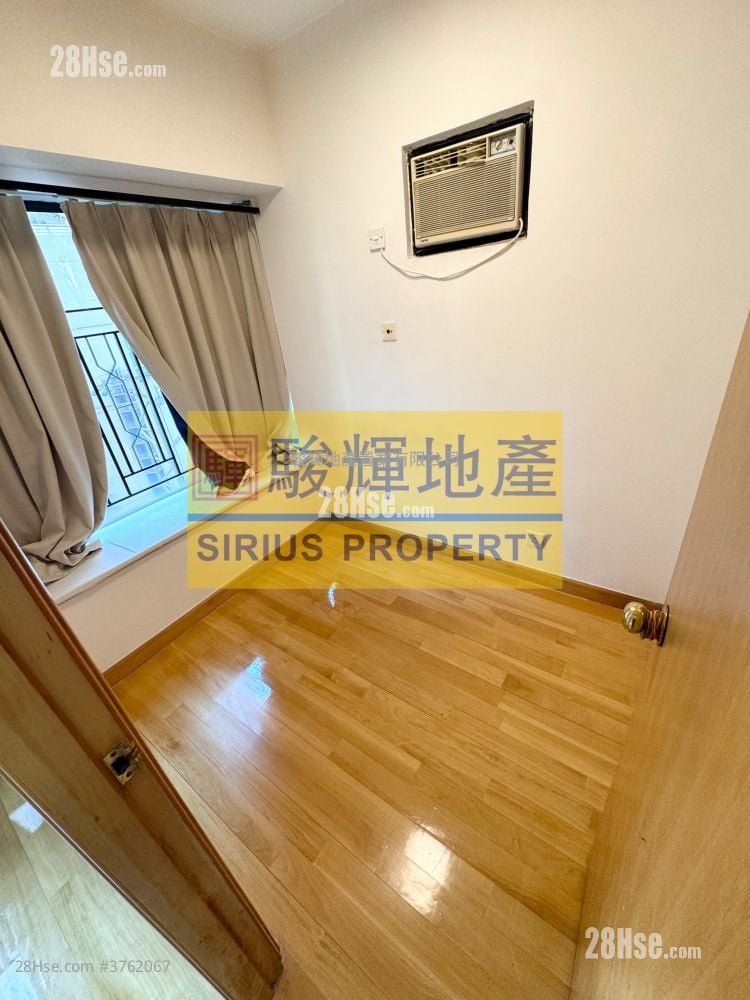 Legend Court Sell 2 Bedrooms , 1 Bathroom 307 ft²