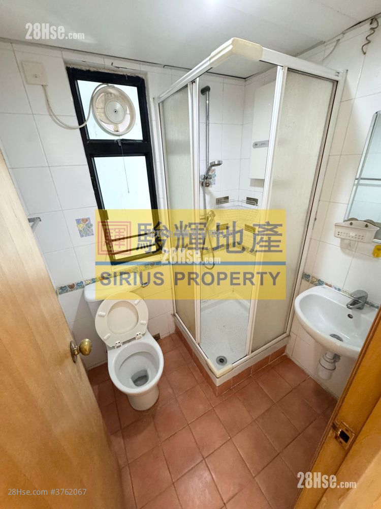 Legend Court Sell 2 Bedrooms , 1 Bathroom 307 ft²